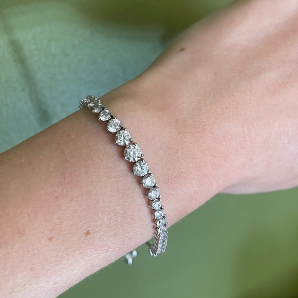 Beautiful tennis bracelet silver Diamond look - Picture 4 of 6